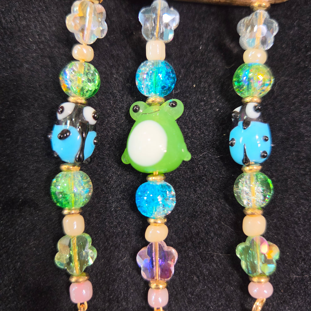 Frogs & Ladybugs Driftwood Suncatcher

﻿Woodland Whimsy